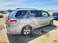 2013 Toyota SIENNA фото