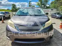 2013 Toyota SIENNA фото