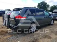 2013 Toyota SIENNA photo