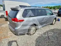 2013 Toyota SIENNA photo