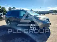 2013 Toyota SIENNA photo