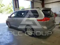 2013 Toyota SIENNA photo