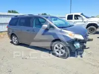 2013 Toyota SIENNA photo