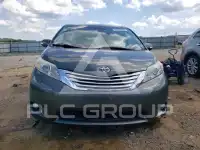 2013 Toyota SIENNA photo