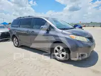 2013 Toyota SIENNA фото