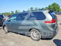 2013 Toyota SIENNA photo