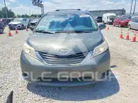 2013 Toyota SIENNA фото