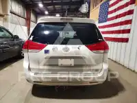 2013 Toyota SIENNA photo