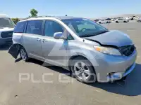 2013 Toyota SIENNA фото
