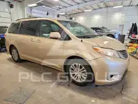 2013 Toyota SIENNA photo