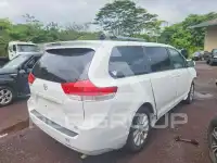 2013 Toyota SIENNA photo
