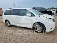 2013 Toyota SIENNA photo