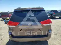 2013 Toyota SIENNA photo