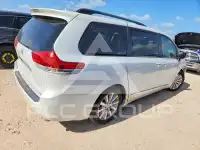 2013 Toyota SIENNA фото