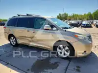 2013 Toyota SIENNA photo