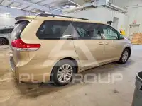 2013 Toyota SIENNA photo