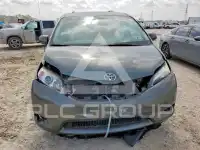 2013 Toyota SIENNA photo