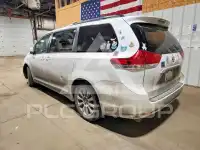 2013 Toyota SIENNA photo