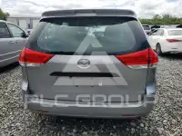 2013 Toyota SIENNA photo
