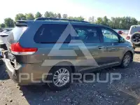 2013 Toyota SIENNA photo