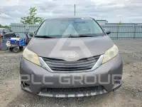 2013 Toyota SIENNA фото