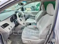 2013 Toyota SIENNA photo