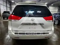 2013 Toyota SIENNA фото