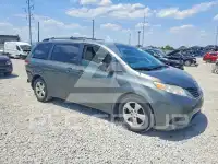 2013 Toyota SIENNA фото