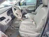 2013 Toyota SIENNA photo