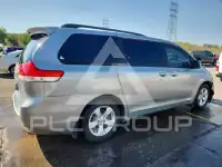 2013 Toyota SIENNA фото