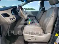 2013 Toyota SIENNA photo