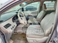 2013 Toyota SIENNA photo