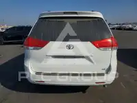 2013 Toyota SIENNA фото