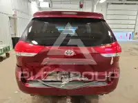 2013 Toyota SIENNA photo
