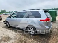 2013 Toyota SIENNA photo