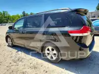 2013 Toyota SIENNA photo