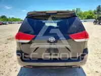 2013 Toyota SIENNA photo