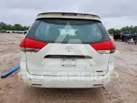 2013 Toyota SIENNA photo