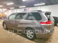 2013 Toyota SIENNA фото