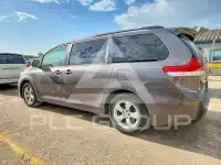 2013 Toyota SIENNA photo
