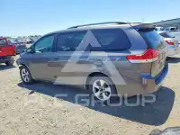 2013 Toyota SIENNA photo