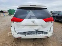 2013 Toyota SIENNA photo