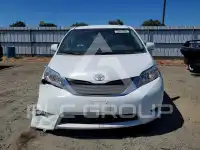 2013 Toyota SIENNA photo