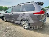 2013 Toyota SIENNA фото