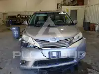 2013 Toyota SIENNA photo