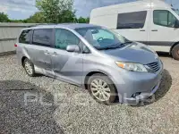 2013 Toyota SIENNA photo