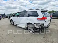 2013 Toyota SIENNA photo