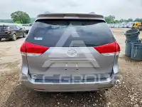 2013 Toyota SIENNA photo