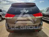 2013 Toyota SIENNA photo