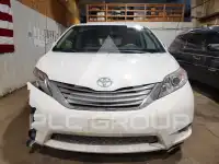2013 Toyota SIENNA photo